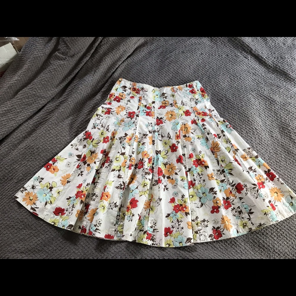 CAbi fun flirty retro vibe skirt in EUC